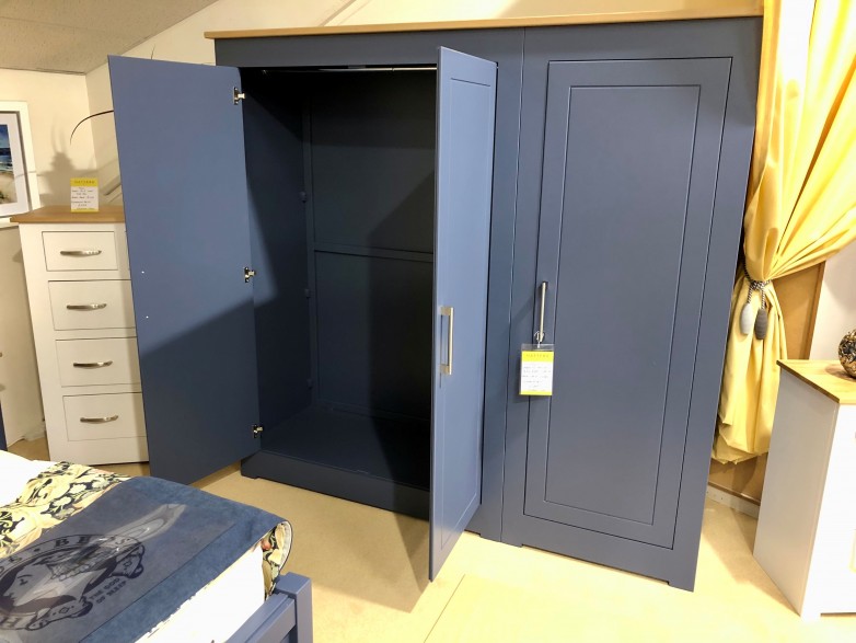 - Modo Large Triple All Hanging Triple Wardrobe with Oak Top