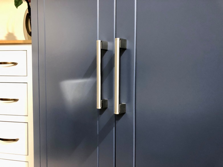 - Modo Large Triple All Hanging Triple Wardrobe with Oak Top