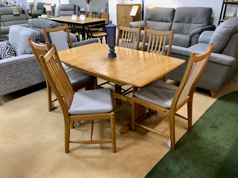 Ercol - Windsor Medium Extending Dining Table and 6x Penn Dining Chairs