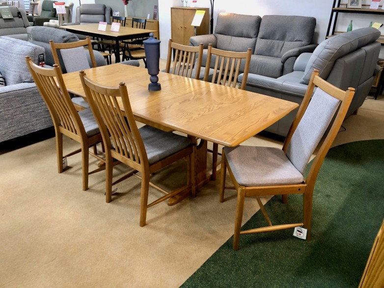 Ercol - Windsor Medium Extending Dining Table and 6x Penn Dining Chairs