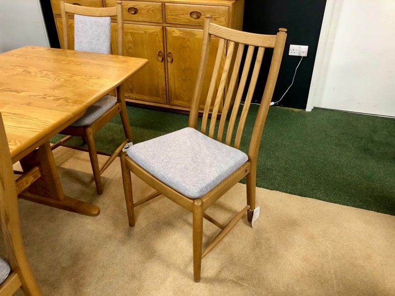 Ercol - Windsor Medium Extending Dining Table and 6x Penn Dining Chairs