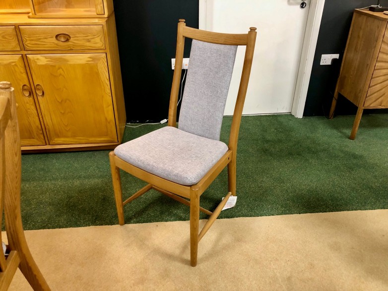 Ercol - Windsor Medium Extending Dining Table and 6x Penn Dining Chairs