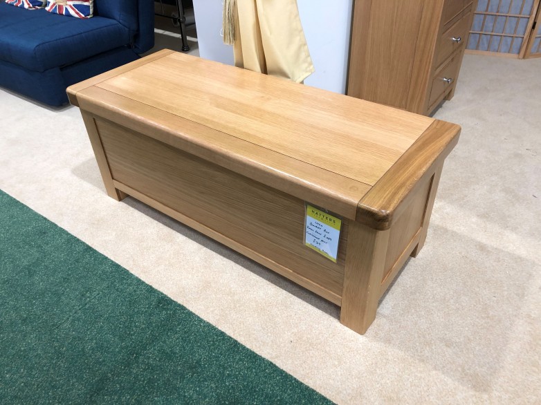 - Utah Bedroom Blanket Box