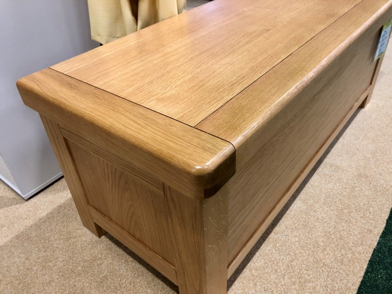 - Utah Bedroom Blanket Box