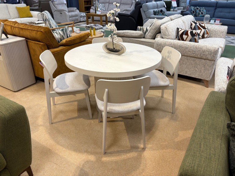 - Danse Circular Dining Table and 4x Dining Chairs