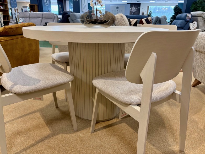 - Danse Circular Dining Table and 4x Dining Chairs