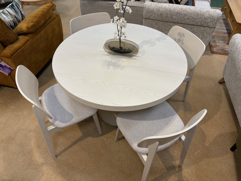 - Danse Circular Dining Table and 4x Dining Chairs