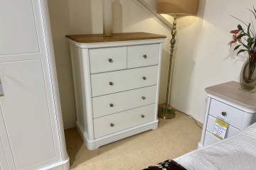 - Chartwell Bedroom 3 + 2 Chest with Oak Top
