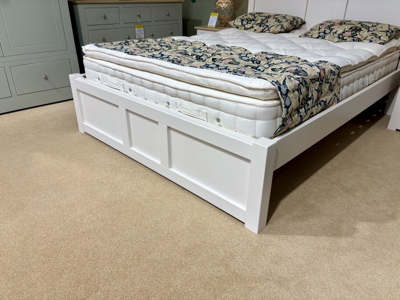 - Modo 25 Bedroom Kingsize Panel Bed with Oak Top