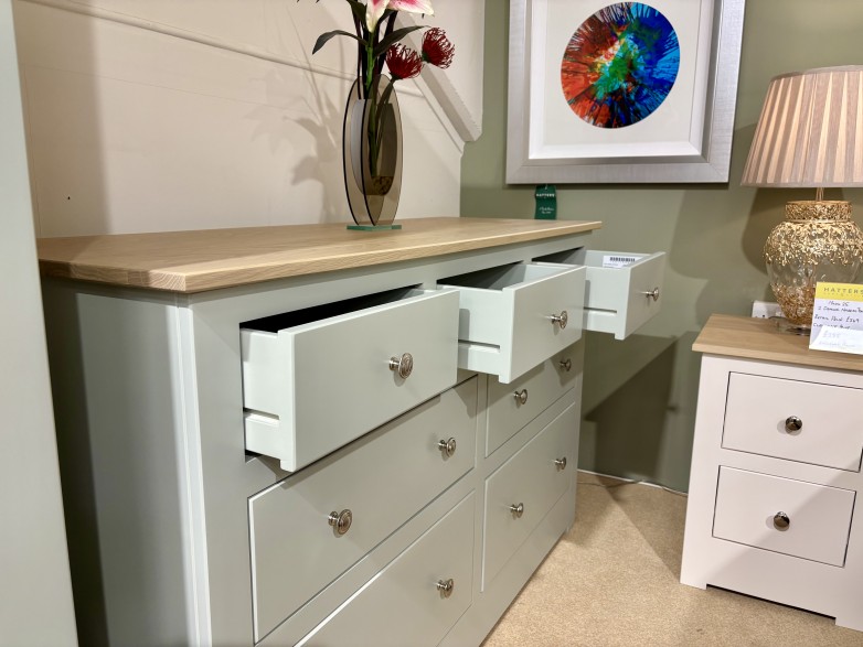 - Modo 25 Bedroom 4 + 3 Chest of Drawers with Oak Top