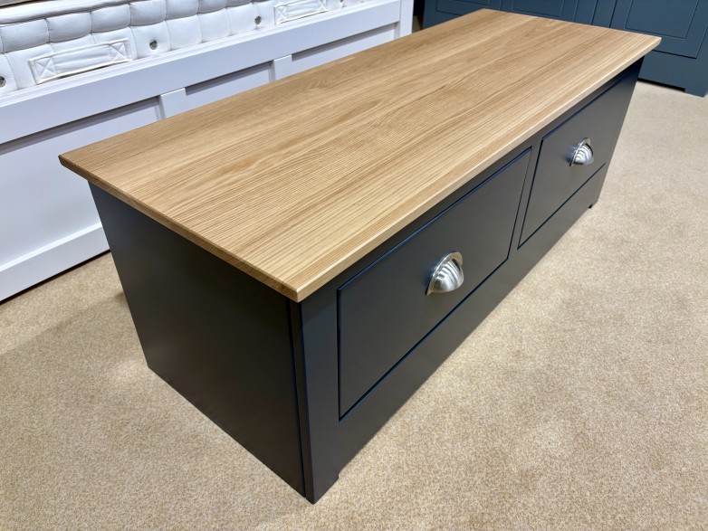 - Modo 25 Bedroom Large Blanket Chest with Oak Top