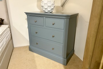 - New England Bedroom 2 + 2 Chest of Drawers