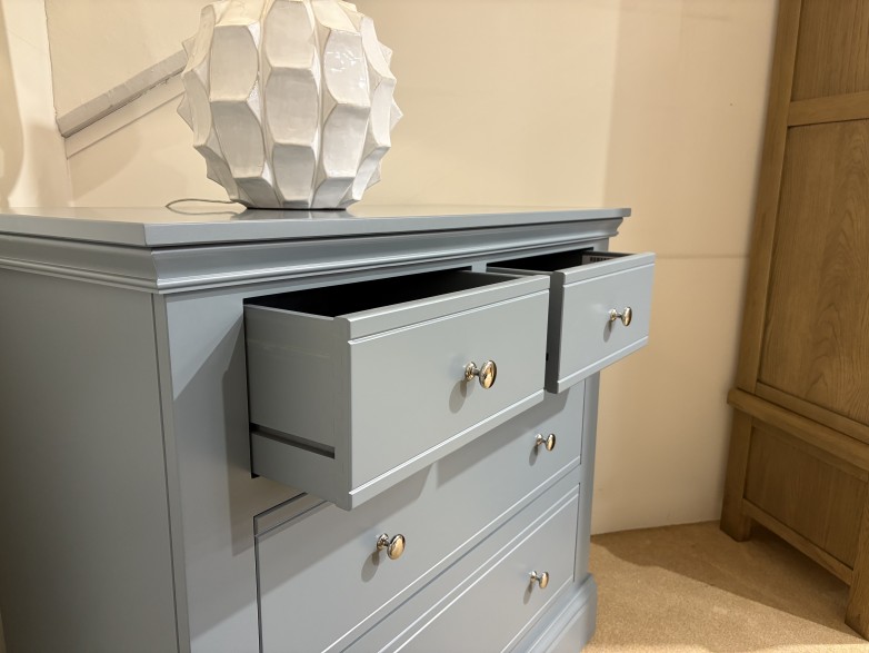 - New England Bedroom 2 + 2 Chest of Drawers