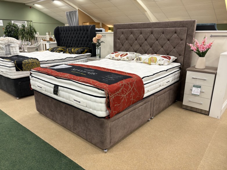 - Mayfair Kingsize (5ft) 5000 Pillow-Top with 2+2 Drawer Set and Buttoned Headboard