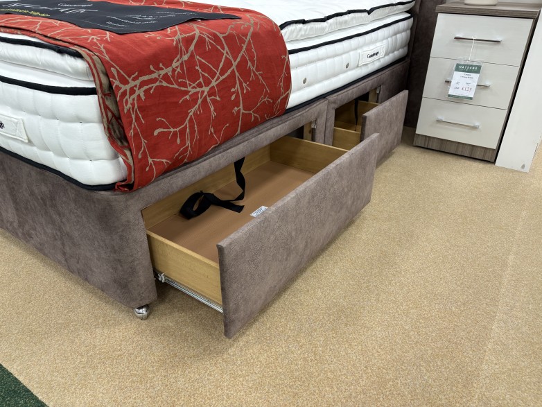 - Mayfair Kingsize (5ft) 5000 Pillow-Top with 2+2 Drawer Set and Buttoned Headboard