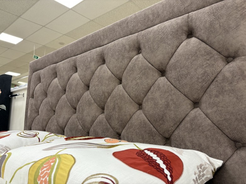 - Mayfair Kingsize (5ft) 5000 Pillow-Top with 2+2 Drawer Set and Buttoned Headboard