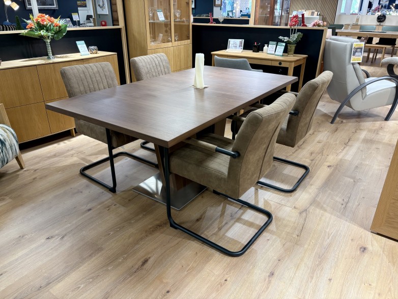 - Extending Dining Table in Lacquered Walnut (SM37N) with 4x Adele Dining Chairs