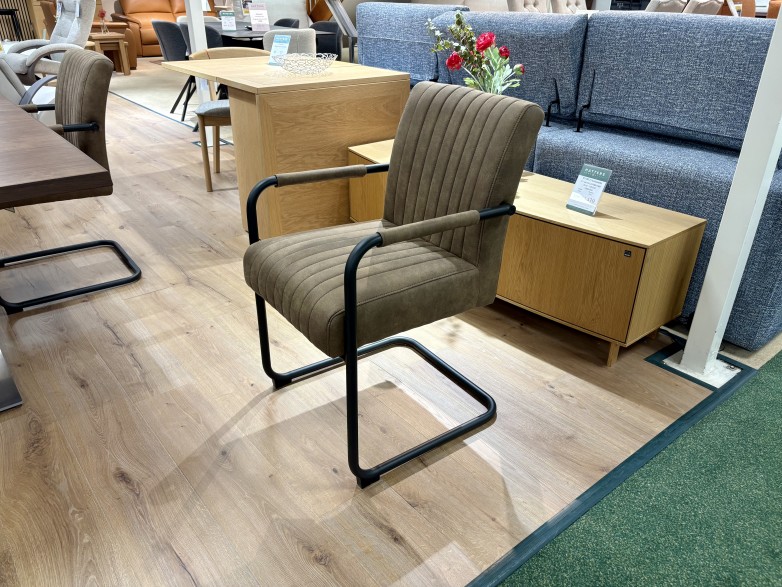 - Extending Dining Table in Lacquered Walnut (SM37N) with 4x Adele Dining Chairs