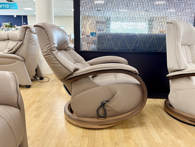 - Mosel Maxi Power-Reclining Swivel Chair in Leather