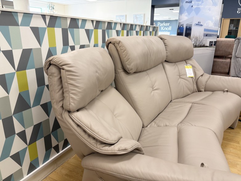 - Chester Round Manual-Reclining 3-Seater Sofa in Leather