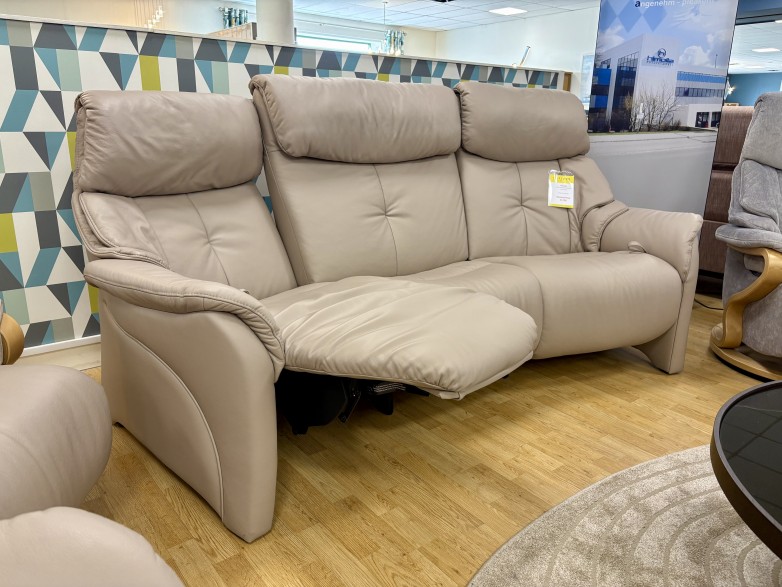 - Chester Round Manual-Reclining 3-Seater Sofa in Leather