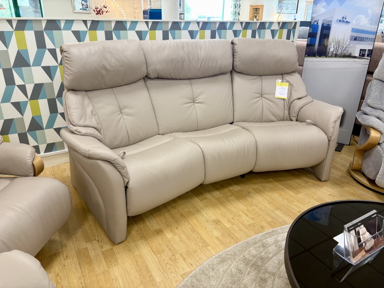 - Chester Round Manual-Reclining 3-Seater Sofa in Leather