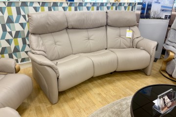 - Chester Round Manual-Reclining 3-Seater Sofa in Leather
