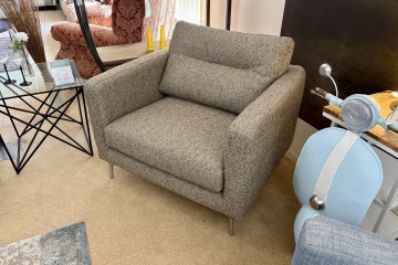- Xenia 100 Armchair